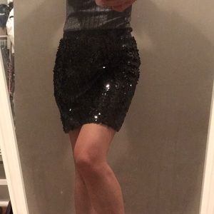 ✨✨DKNYC HOLIDAY black sequin mini skirt✨✨